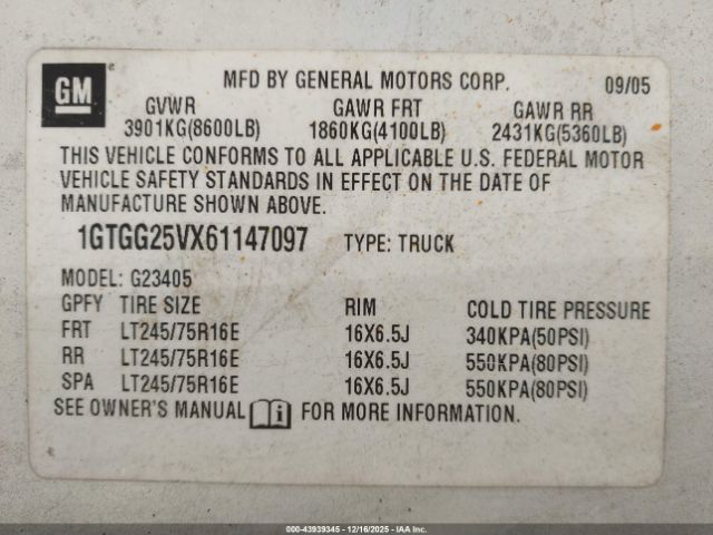 GMC Savana Work Van Image 7