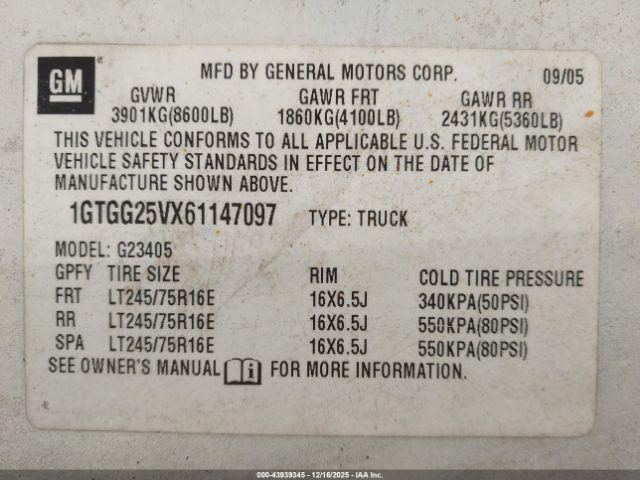 GMC Savana Work Van Image 7
