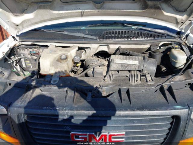 GMC Savana Work Van Image 9