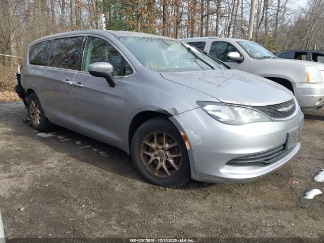 Chrysler Pacifica Touring Image 1