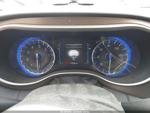 Chrysler Pacifica Touring Image 5