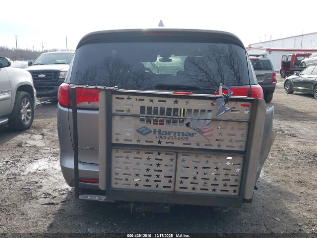 Chrysler Pacifica Touring Image 17