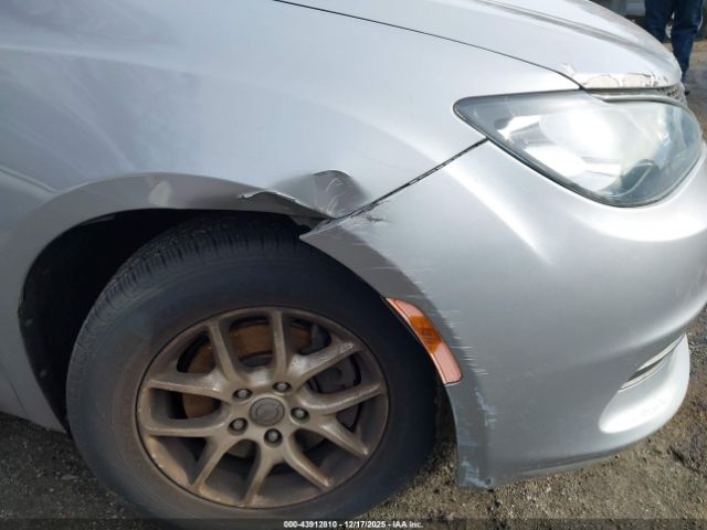 Chrysler Pacifica Touring Image 13