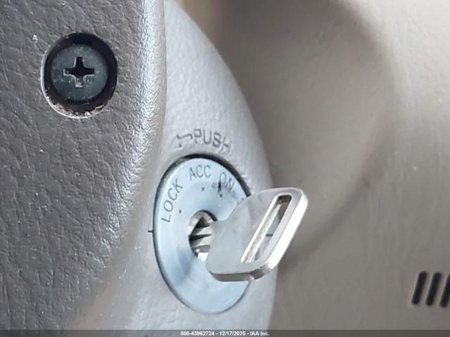 Toyota Corolla Ce Image 10