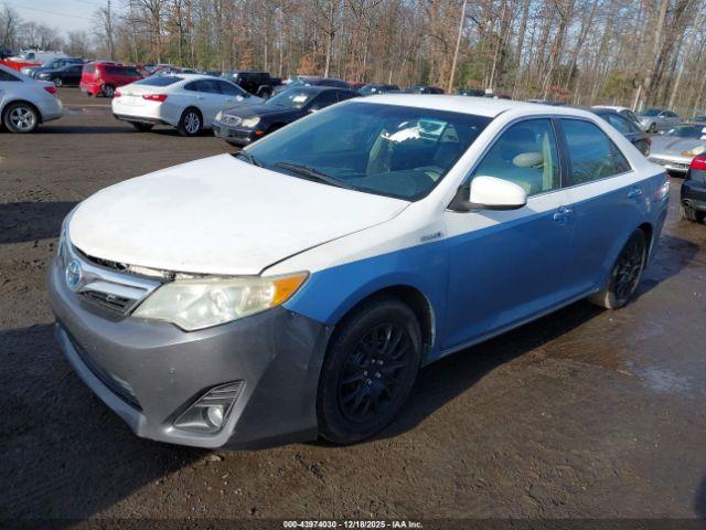 Toyota Camry Le Image 9