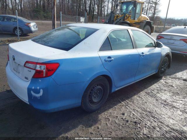 Toyota Camry Le Image 8
