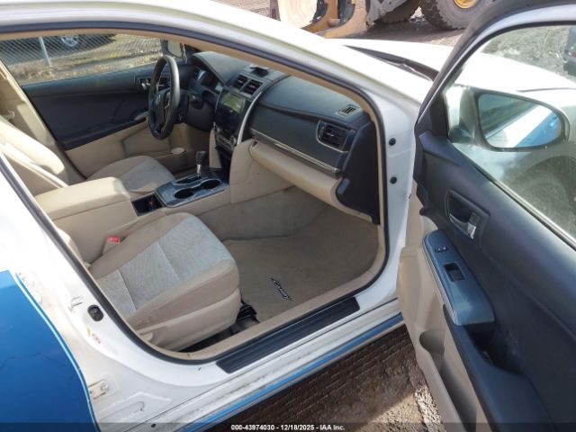 Toyota Camry Le Image 5