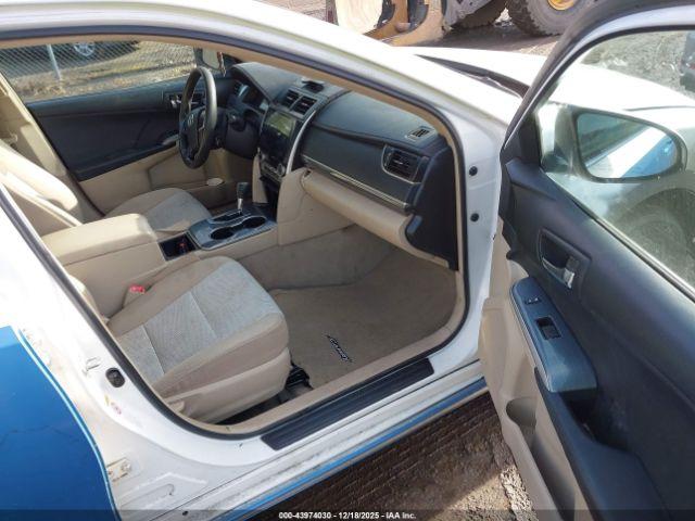 Toyota Camry Le Image 5