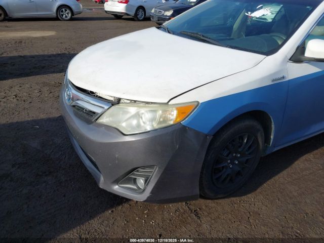 Toyota Camry Le Image 3