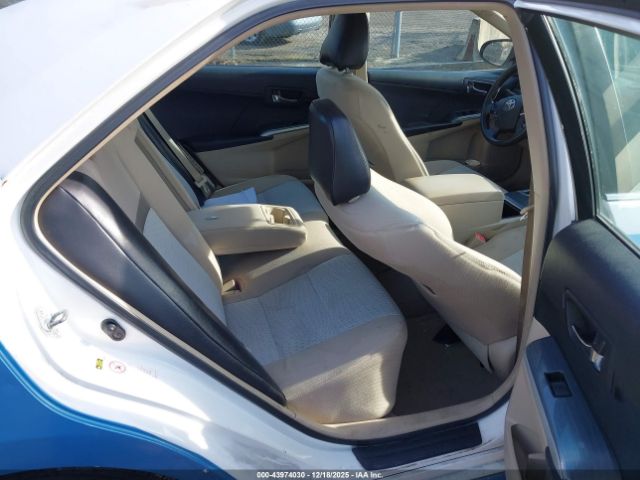 Toyota Camry Le Image 6