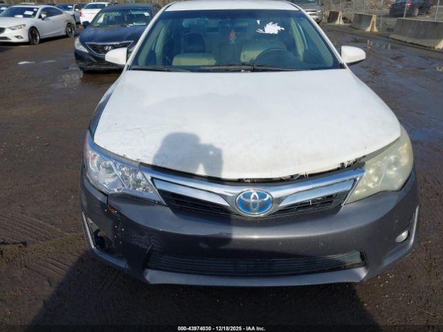 Toyota Camry Le Image 15
