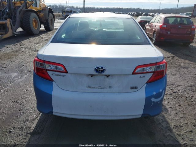 Toyota Camry Le Image 16