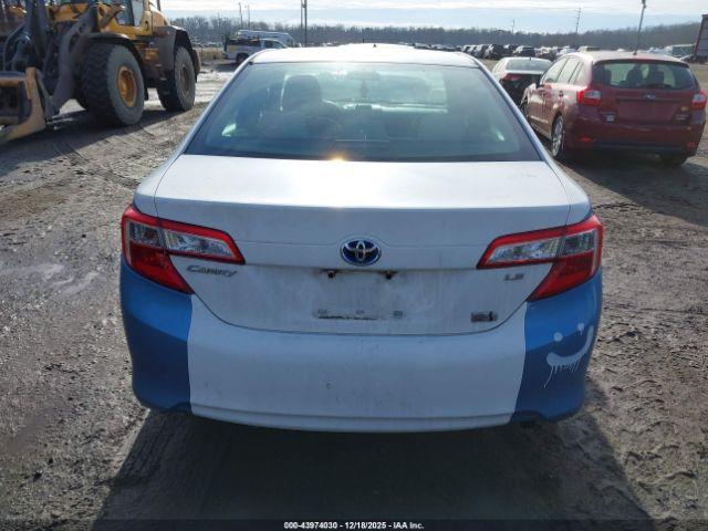 Toyota Camry Le Image 16