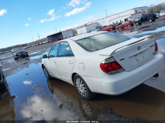 Toyota Camry Se V6 Image 8