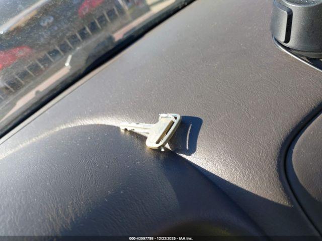 Toyota Corolla Ce Image 11