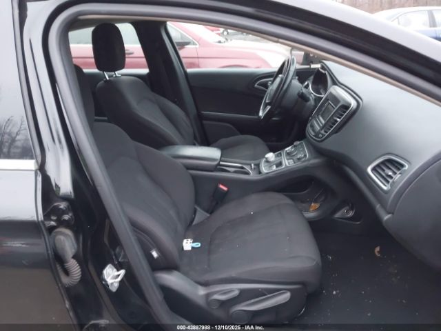 Chrysler 200 Limited Image 8