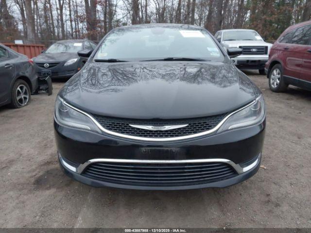 Chrysler 200 Limited Image 4