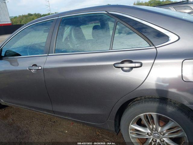 Toyota Camry Se Image 12