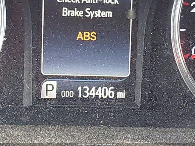 Toyota Camry Se Image 10