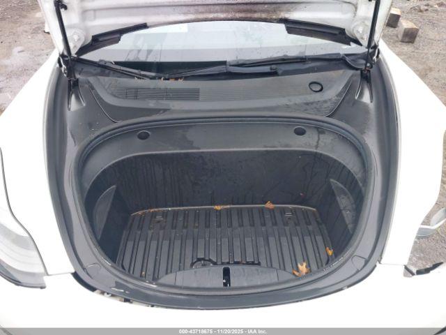 Tesla Model 3 Rear-wheel Drive Image 9