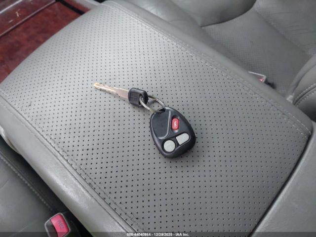 Cadillac Escalade Standard Image 11