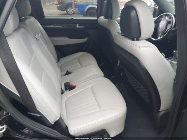 Kia Sorento Limited V6 Image 9