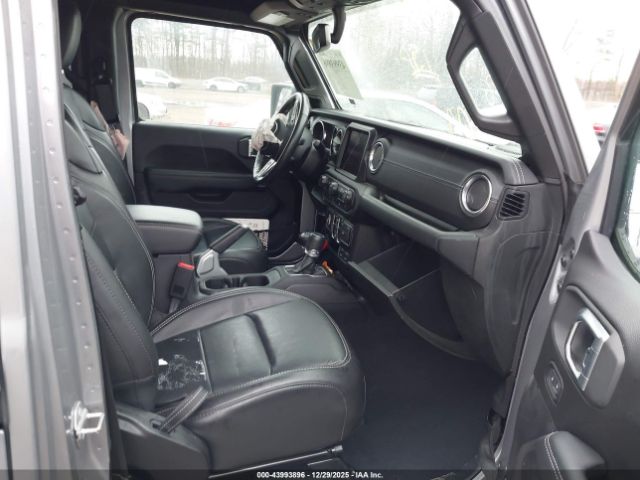 Jeep Gladiator Overland 4x4 Image 3