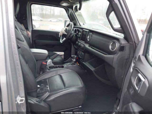 Jeep Gladiator Overland 4x4 Image 3