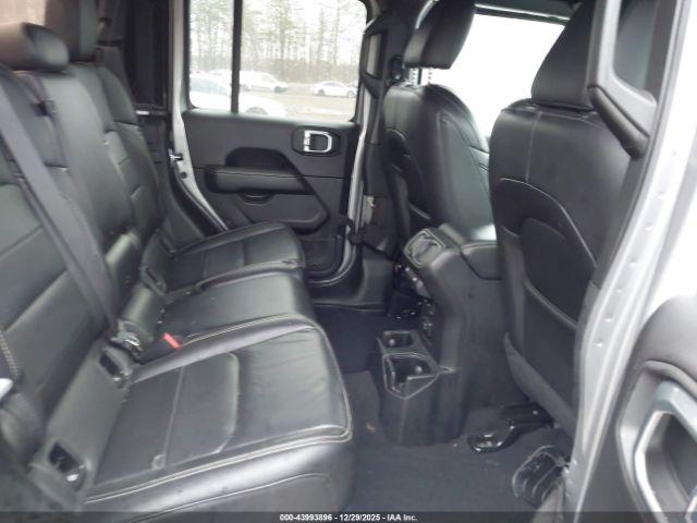 Jeep Gladiator Overland 4x4 Image 16