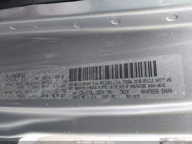 Jeep Gladiator Overland 4x4 Image 13