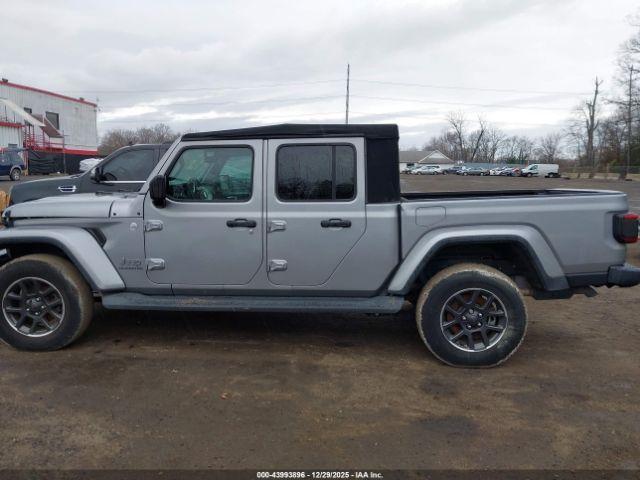 Jeep Gladiator Overland 4x4 Image 4
