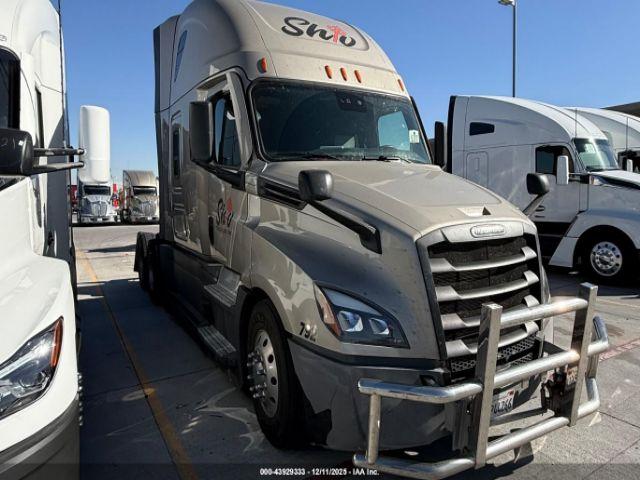  Salvage Freightliner New Cascadia 126