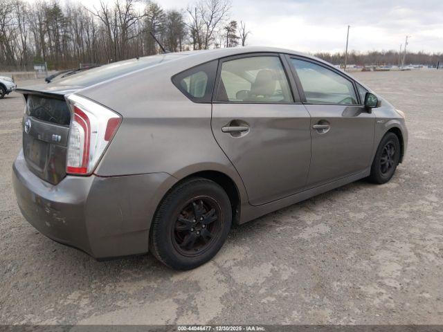 Toyota Prius Two Image 6