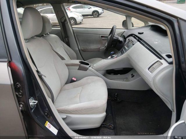 Toyota Prius Two Image 4