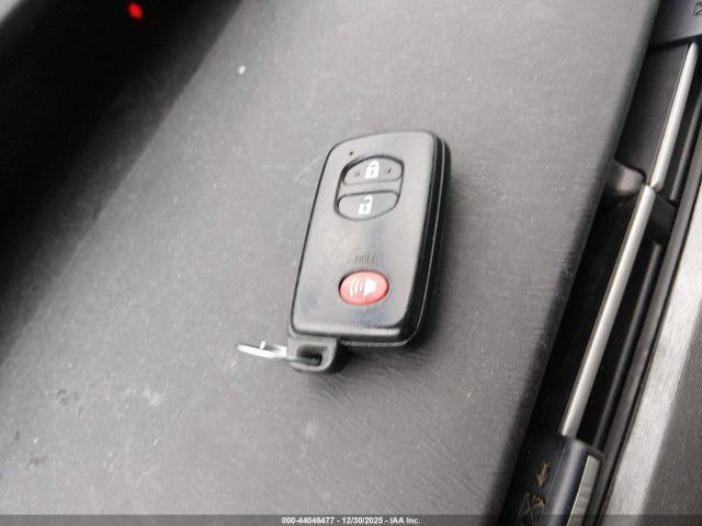 Toyota Prius Two Image 15