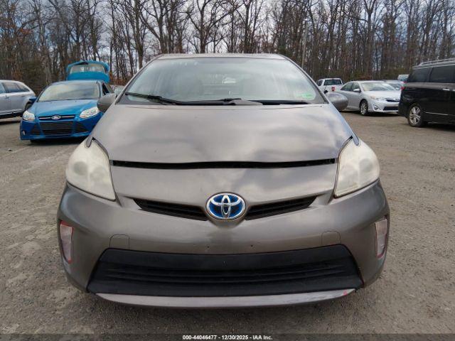 Toyota Prius Two Image 16