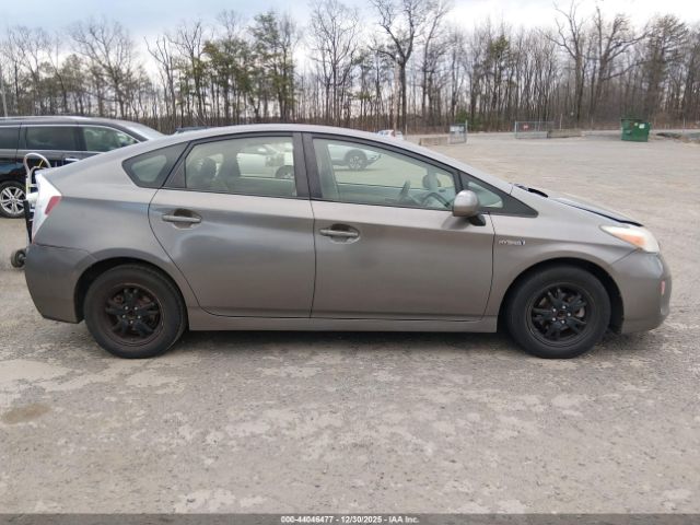 Toyota Prius Two Image 9