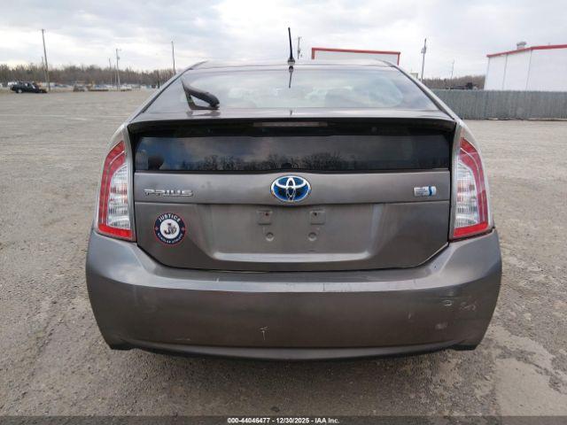 Toyota Prius Two Image 2