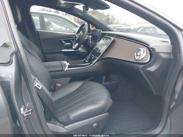 Mercedes-Benz EQE 4matic Image 12