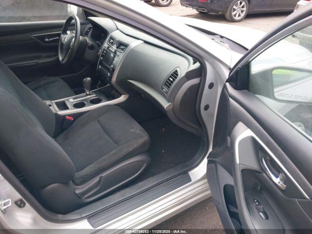 Nissan Altima Image 5