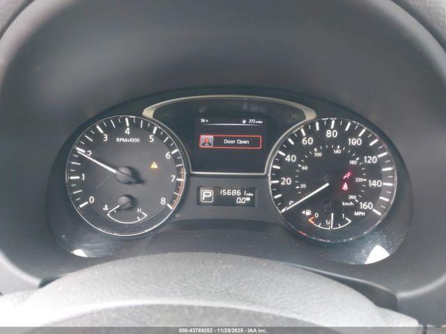 Nissan Altima Image 9