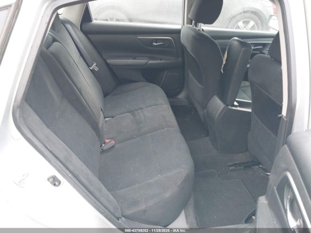 Nissan Altima Image 7