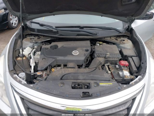 Nissan Altima Image 10