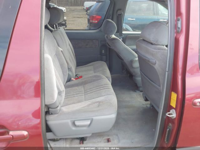 Toyota Sienna Le Image 8