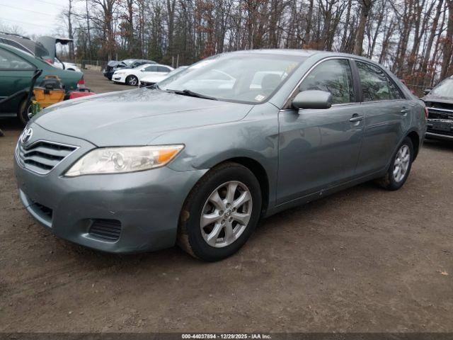 Toyota Camry Le Image 3