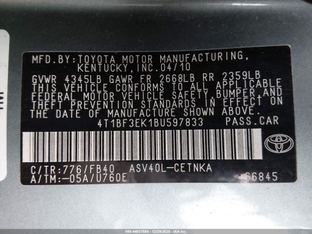 Toyota Camry Le Image 9