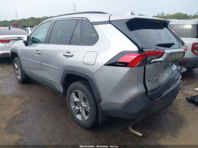 Toyota RAV4 Xle Image 3