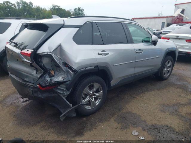 Toyota RAV4 Xle Image 7