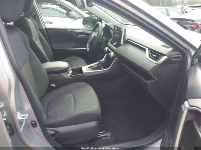 Toyota RAV4 Xle Image 4