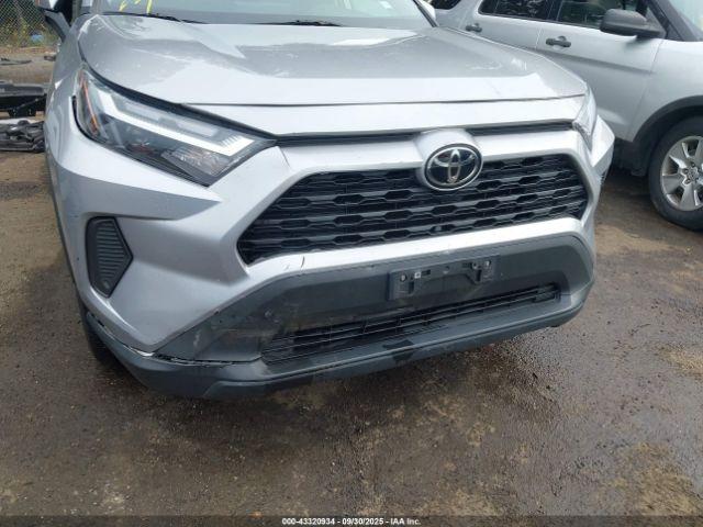 Toyota RAV4 Xle Image 5